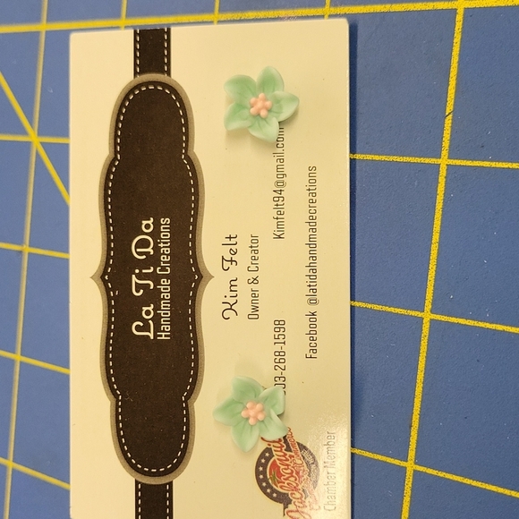 Flower Post Earrings - Picture 1 of 1